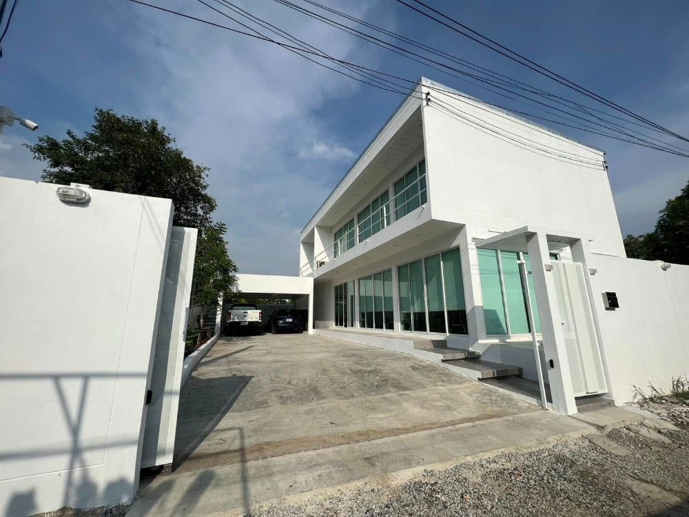 For RentHouseLadkrabang, Suwannaphum Airport : Single house for rent, beautifully decorated, Lat Krabang Road, air-conditioning, full furniture, 5 bedrooms, 4 bathrooms, near Suvarnabhumi Airport, rental price 120,000 baht