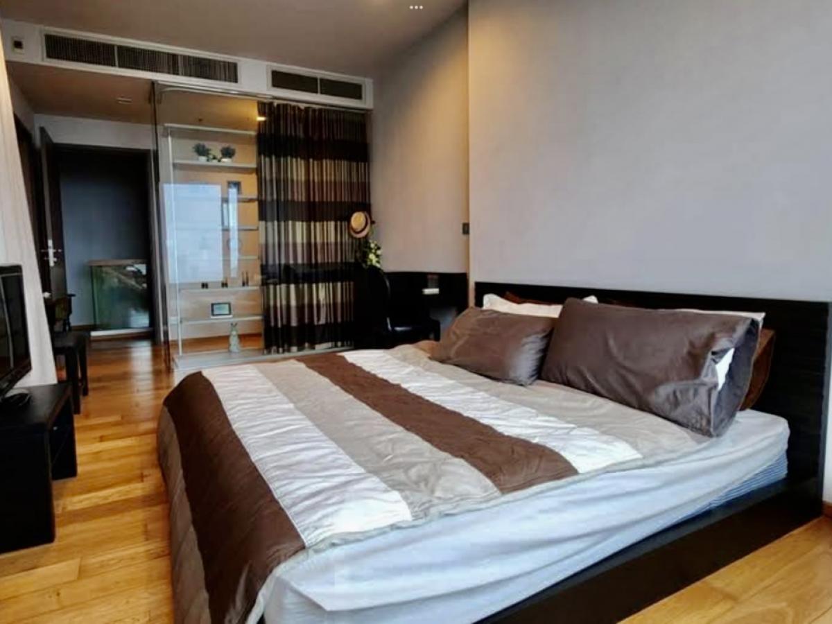 ให้เช่าคอนโดสุขุมวิท อโศก ทองหล่อ : 🌟 Experience Luxury Living in this stunning 2-bedroom duplex at Keyne by Sansiri, perfectly situated between Sukhumvit Soi 34 and 36.