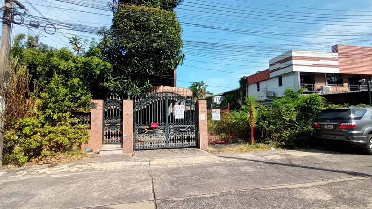 ขายที่ดินพระราม 9 เพชรบุรีตัดใหม่ RCA : ขายบ้านพร้อมที่ดินหมู่บ้านเสรีพระราม9 ฝั่ง The Nine เนื้อที่ 118 ตรว ปรับลดราคา ถูกสุดๆ💯