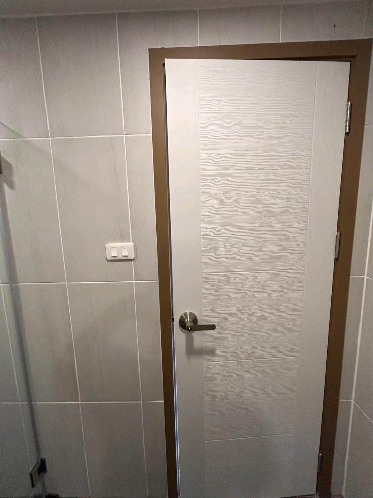 For RentCondoSamut Prakan,Samrong : 📍Room available, ready to move in on May 1, 2026, good location, convenient travel, next to Srinakarin Road. Near the Yellow Line