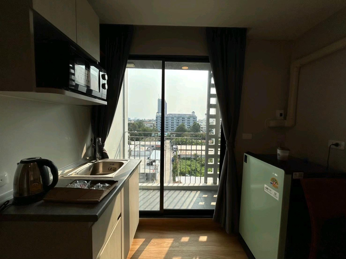 For RentCondoSamut Prakan,Samrong : 📍Room available, ready to move in on May 1, 2026, good location, convenient travel, next to Srinakarin Road. Near the Yellow Line