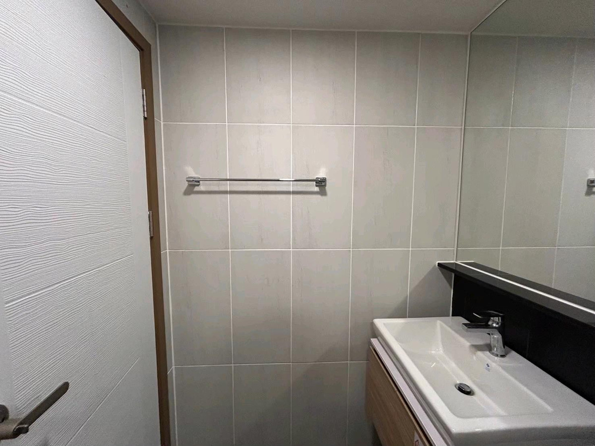 For RentCondoSamut Prakan,Samrong : 📍Room available, ready to move in on May 1, 2026, good location, convenient travel, next to Srinakarin Road. Near the Yellow Line