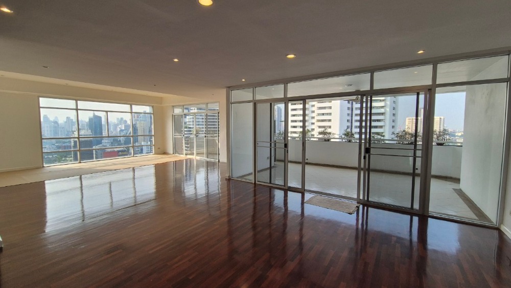For RentCondoSukhumvit, Asoke, Thonglor : For Rent La Cascade Condominium in Ekkamai Soi 10 - Spacious Room 420 sqm