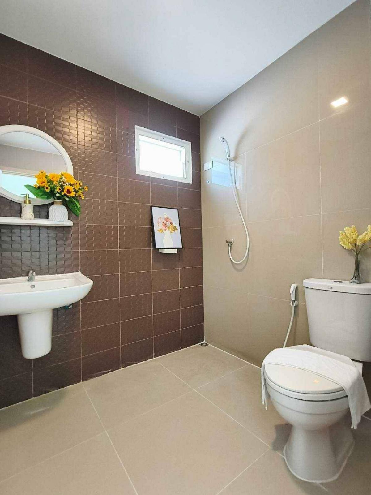 ขายทาวน์โฮมมีนบุรี-ร่มเกล้า : ขายทาวน์เฮ้าส์ 2 ชั้น หมู่บ้านพฤกษาวิลล์ 62/1 ถนนนิมิตรใหม่ ใกล้มีนบุรี หทัยราษฎร์ เลียบคลองสอง  ลำลูกกา สายไหม รามอินทรา สุวินทวงศ์ ทางด่วนจตุโชติวง แหวนรอบนอกบางนา-บางปะอิน มอเตอร์เวย์ สนามบินสุวรรณภูมิ  โรงพยาบาลสินแพทย์ โรงพยาบาลนพรัตน์ ซาฟารีเวิลด์ พ