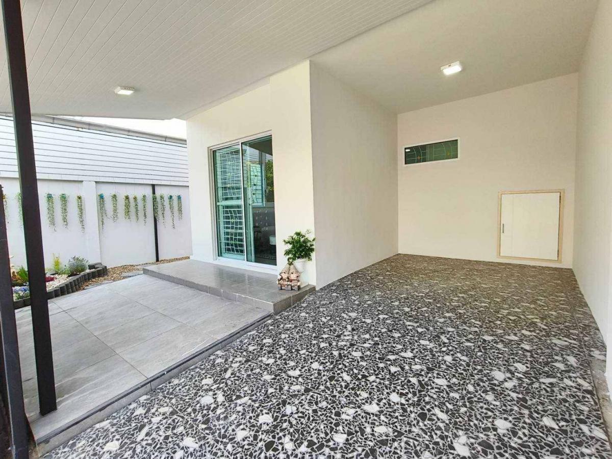 ขายทาวน์โฮมมีนบุรี-ร่มเกล้า : ขายทาวน์เฮ้าส์ 2 ชั้น หมู่บ้านพฤกษาวิลล์ 62/1 ถนนนิมิตรใหม่ ใกล้มีนบุรี หทัยราษฎร์ เลียบคลองสอง  ลำลูกกา สายไหม รามอินทรา สุวินทวงศ์ ทางด่วนจตุโชติวง แหวนรอบนอกบางนา-บางปะอิน มอเตอร์เวย์ สนามบินสุวรรณภูมิ  โรงพยาบาลสินแพทย์ โรงพยาบาลนพรัตน์ ซาฟารีเวิลด์ พ