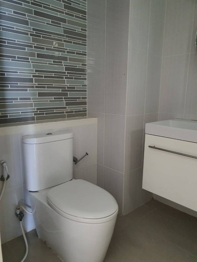 For SaleCondoLadprao, Central Ladprao : Very good price! If youre late, youll definitely miss out. Rooms go very fast 🔥Life@Ladprao 18🔥 Big room, good price, big site, very nice to live in. Dont miss it! If interested, contact 0876358339