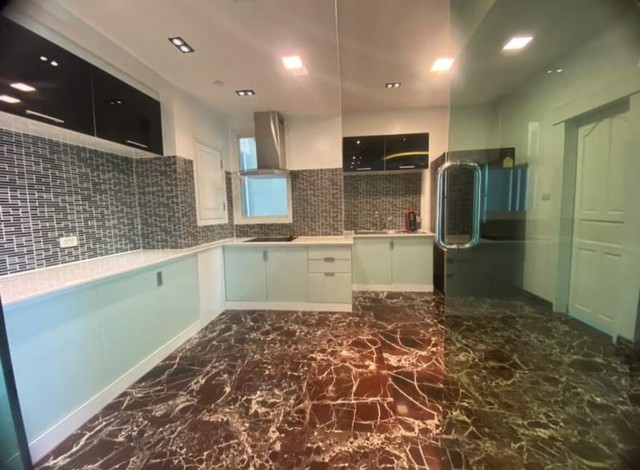 ให้เช่าคอนโดสุขุมวิท อโศก ทองหล่อ : ให้เช่า วินด์ สุขุมวิท 23 PENTHOUSE ชั้น 21-22 ใกล้ ห้างสรรพสินค้าเทอร์มินอล 21