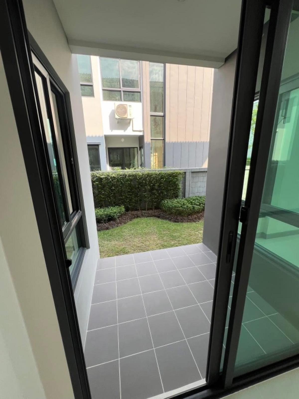 ให้เช่าโฮมออฟฟิศนวมินทร์ รามอินทรา : ปล่อยเช่า Modern Home Office ในโครงการ เดอะซิตี้ รามอินทรา - วงแหวน, ซอยไทยรามัญ ทำเล พระยาสุเรนทร์ คลองสามวา บ้านสวยคุณภาพ จดทะเบียนบริษัทได้