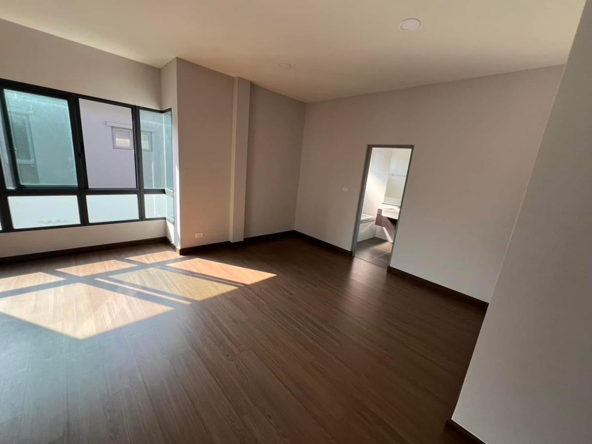 ให้เช่าโฮมออฟฟิศนวมินทร์ รามอินทรา : ปล่อยเช่า Modern Home Office ในโครงการ เดอะซิตี้ รามอินทรา - วงแหวน, ซอยไทยรามัญ ทำเล พระยาสุเรนทร์ คลองสามวา บ้านสวยคุณภาพ จดทะเบียนบริษัทได้