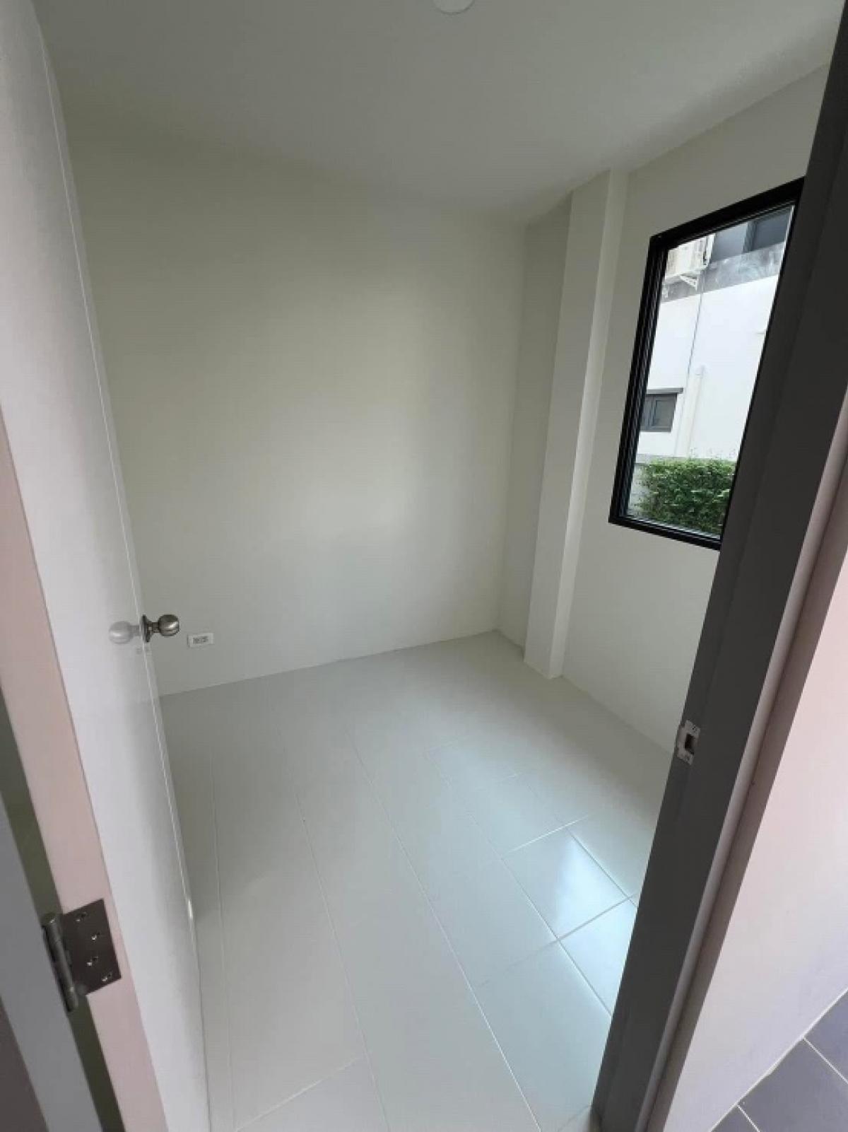 ให้เช่าโฮมออฟฟิศนวมินทร์ รามอินทรา : ปล่อยเช่า Modern Home Office ในโครงการ เดอะซิตี้ รามอินทรา - วงแหวน, ซอยไทยรามัญ ทำเล พระยาสุเรนทร์ คลองสามวา บ้านสวยคุณภาพ จดทะเบียนบริษัทได้