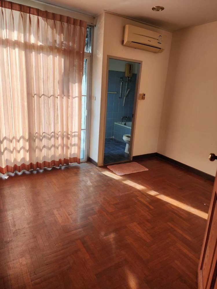 For RentCondoPattanakan, Srinakarin : Big room for rent, not expensive, Thai Rong Tower Condo, 2-3 bedrooms, 3 bathrooms