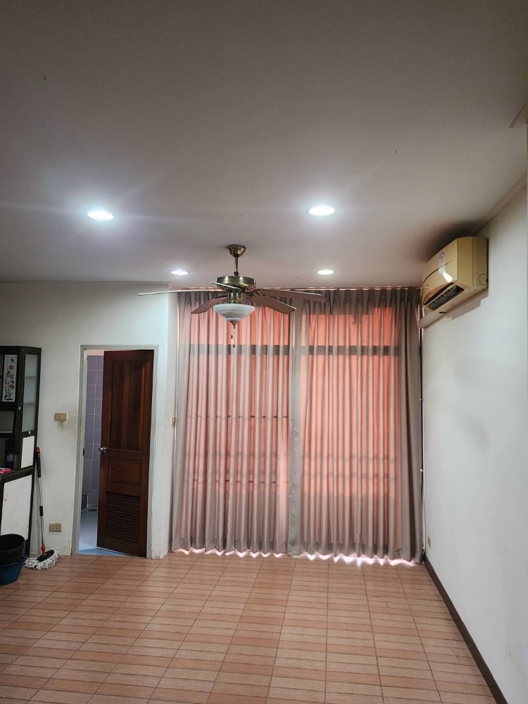 For RentCondoPattanakan, Srinakarin : Big room for rent, not expensive, Thai Rong Tower Condo, 2-3 bedrooms, 3 bathrooms