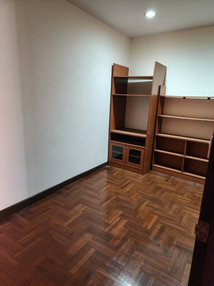 For RentCondoPattanakan, Srinakarin : Big room for rent, not expensive, Thai Rong Tower Condo, 2-3 bedrooms, 3 bathrooms