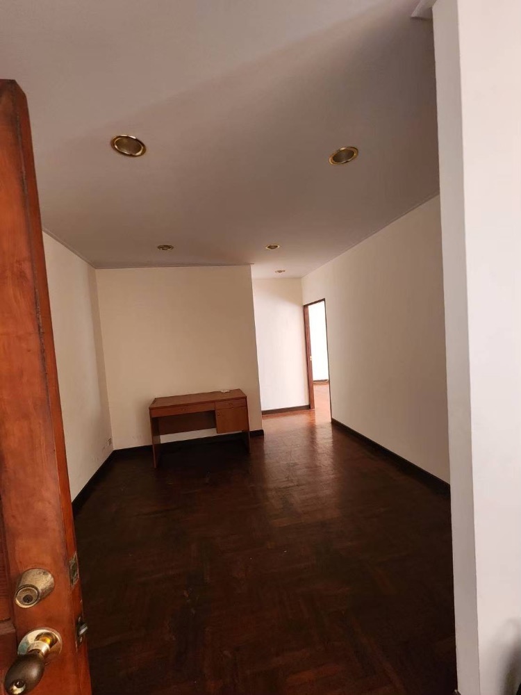 For RentCondoPattanakan, Srinakarin : Big room for rent, not expensive, Thai Rong Tower Condo, 2-3 bedrooms, 3 bathrooms