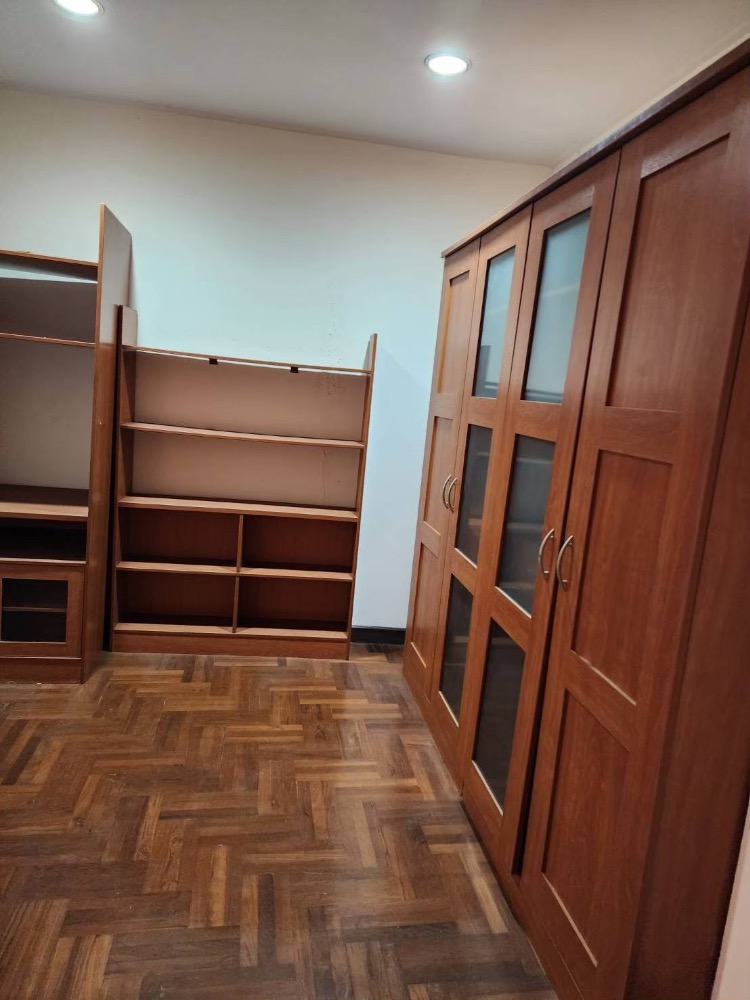 For RentCondoPattanakan, Srinakarin : Big room for rent, not expensive, Thai Rong Tower Condo, 2-3 bedrooms, 3 bathrooms