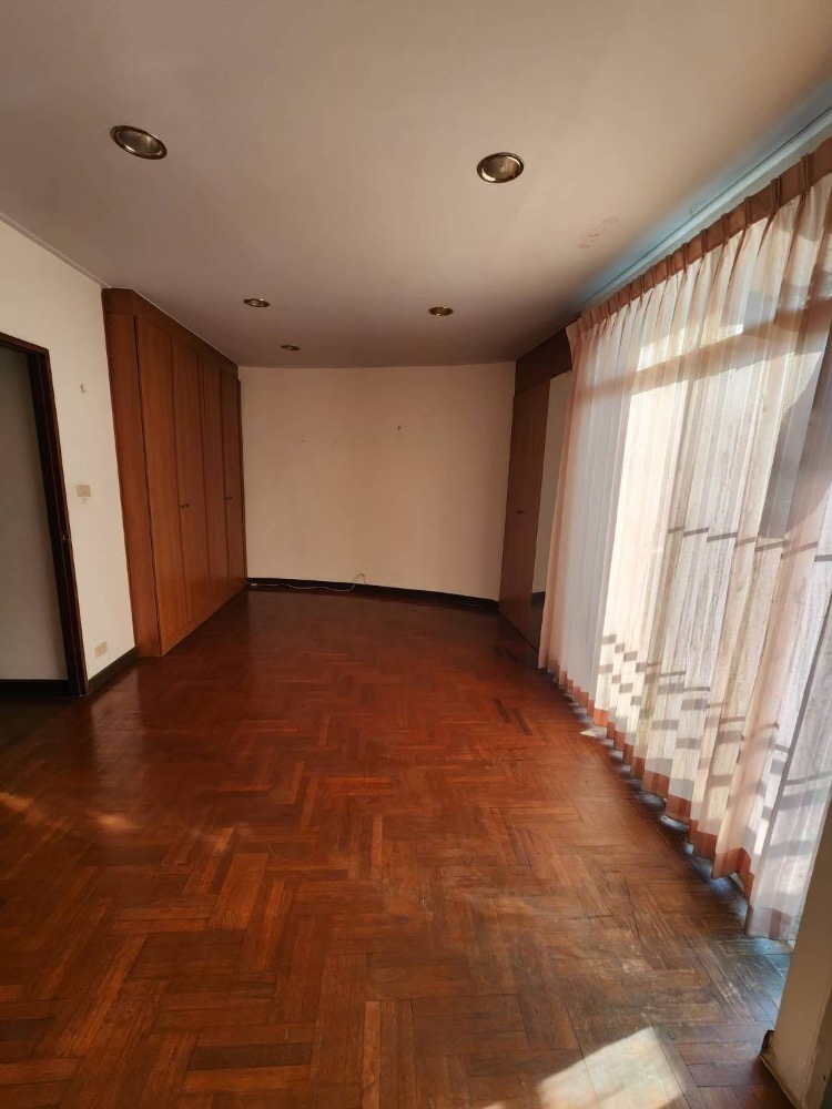 For RentCondoPattanakan, Srinakarin : Big room for rent, not expensive, Thai Rong Tower Condo, 2-3 bedrooms, 3 bathrooms