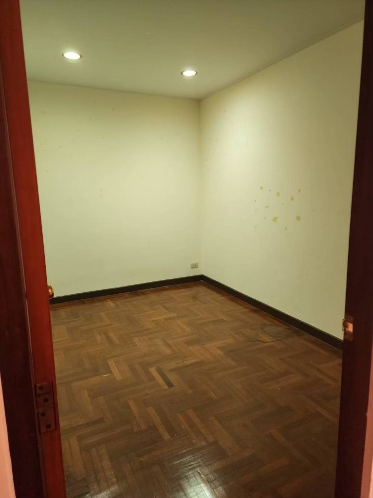 For RentCondoPattanakan, Srinakarin : Big room for rent, not expensive, Thai Rong Tower Condo, 2-3 bedrooms, 3 bathrooms