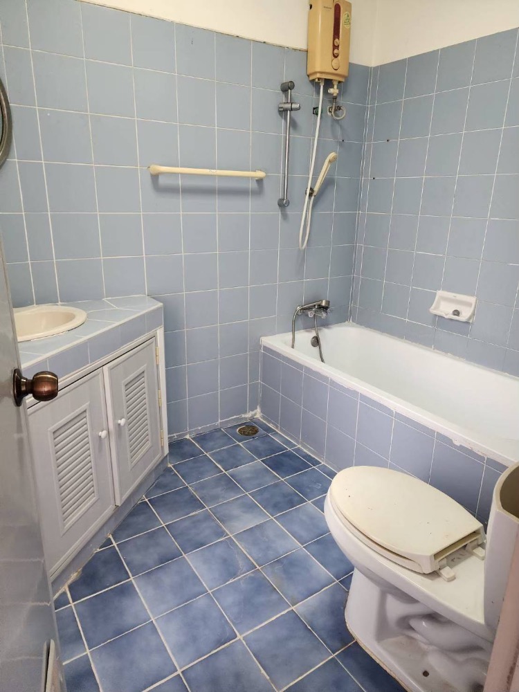 For RentCondoPattanakan, Srinakarin : Big room for rent, not expensive, Thai Rong Tower Condo, 2-3 bedrooms, 3 bathrooms