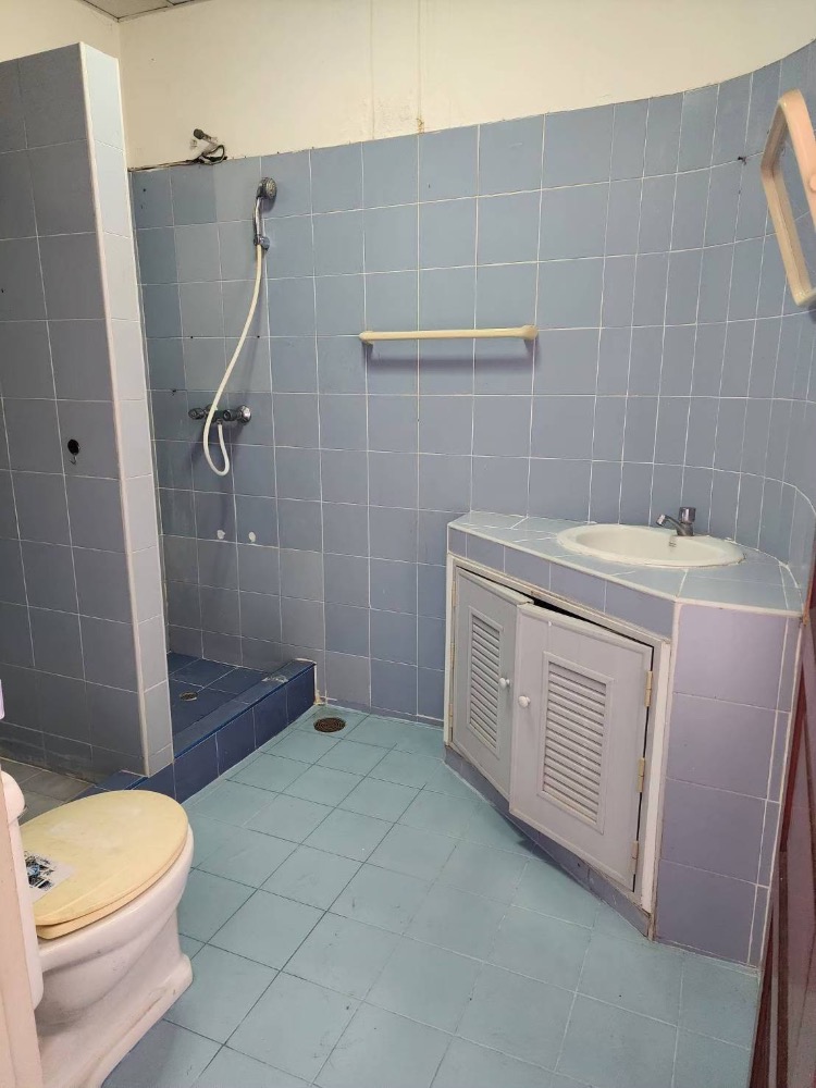 For RentCondoPattanakan, Srinakarin : Big room for rent, not expensive, Thai Rong Tower Condo, 2-3 bedrooms, 3 bathrooms