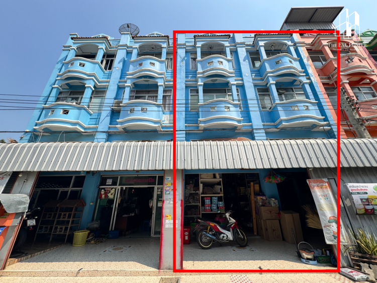 For SaleShop HouseRama5, Ratchapruek, Bangkruai : For sale: 3-storey commercial building, Siriwan Chuanchom Village, main road Bang Kruai-Sai Noi, price lower than appraisal price, 2.5 million per building.