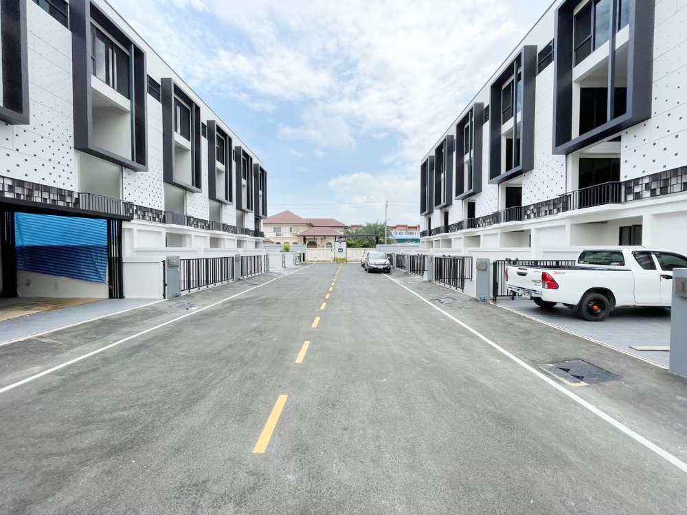 ให้เช่าทาวน์โฮมนวมินทร์ รามอินทรา : ให้เช่า The Harmony Ramintra 62 ทาวน์โฮม 4 ชั้น 48 ตรว. 3 นอน 4 น้ำ หลังมุม เหมาะทำโฮมออฟฟิต