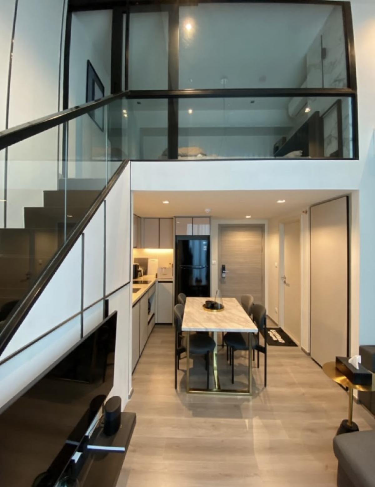 For RentCondoSapankwai,Jatujak : The Reserve Phahol-Pradipat (Phahon-Pradipat) Interested, line tel 0859114585 ❤️- Near BTS Saphan Khwai 600 meters - Loft room, 2 floors, total area 40 sq m, 12A floor - Upper floor, glass partition, air conditioner is cool and economical, no need to turn