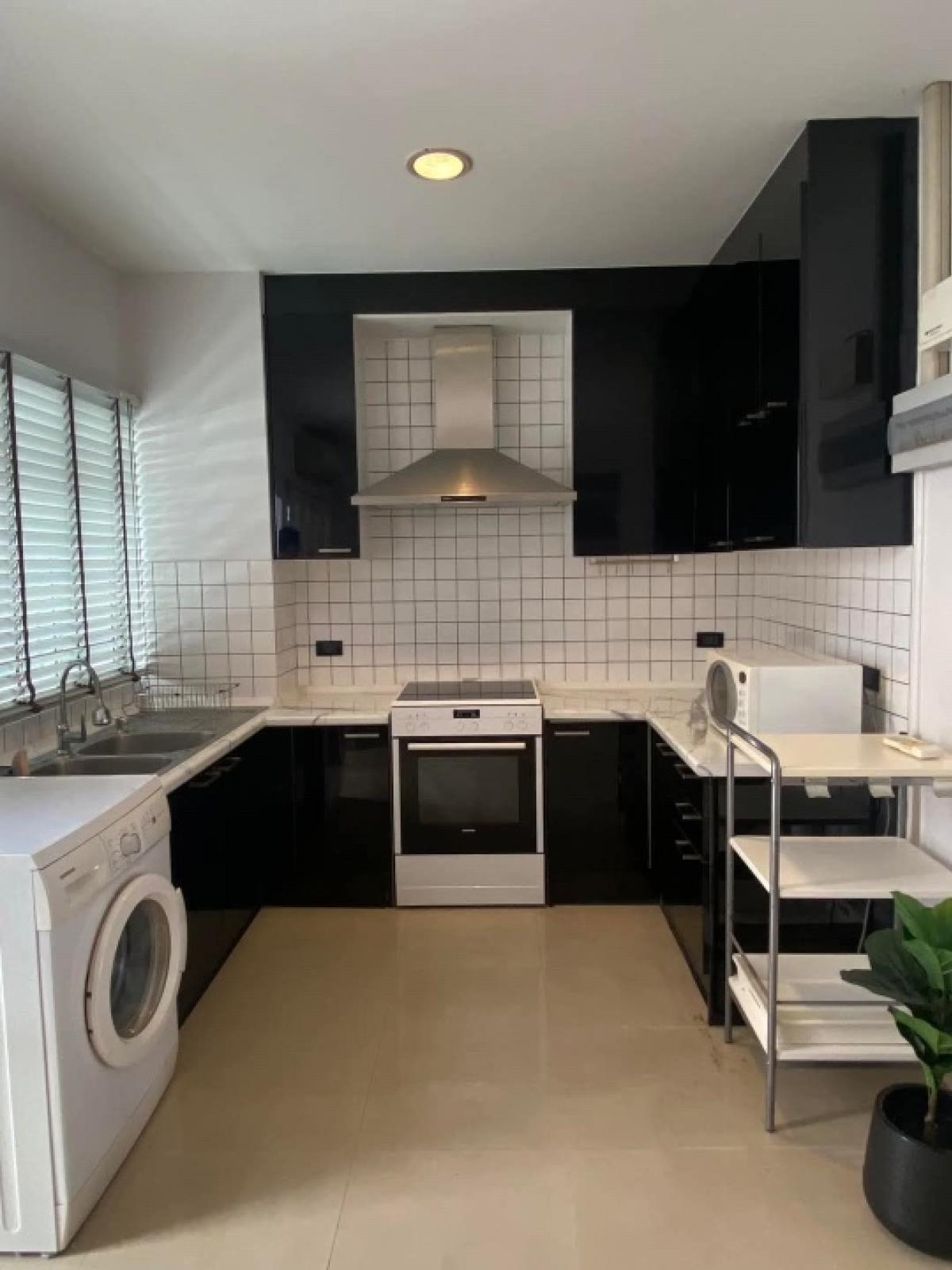 For SaleTownhomeSamut Prakan,Samrong : 💥For Sale, beautiful corner house, Baan Klang Muang, British Town, Srinakarin, 200 M from Sri Lasalle Station