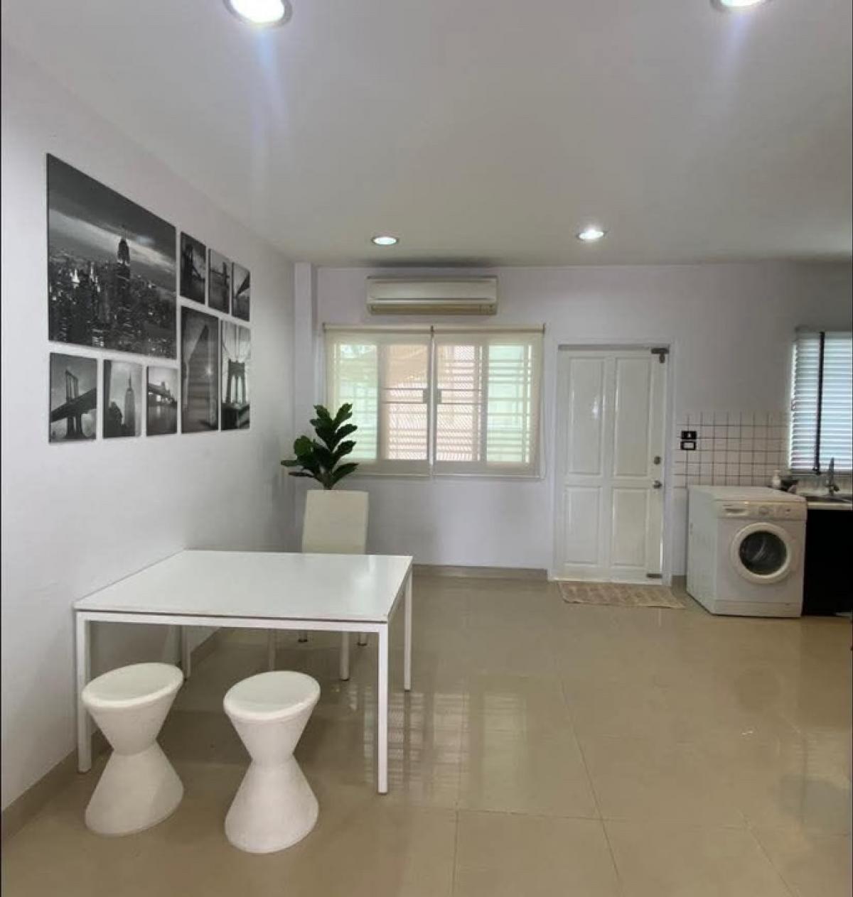 ขายทาวน์โฮมสมุทรปราการ สำโรง : 💥For Sale  ขายสวย หลังมุม บ้านกลางเมือง บริติช ทาวน์ ศรีนครินทร์ 200 M สถานีศรีลาซาล