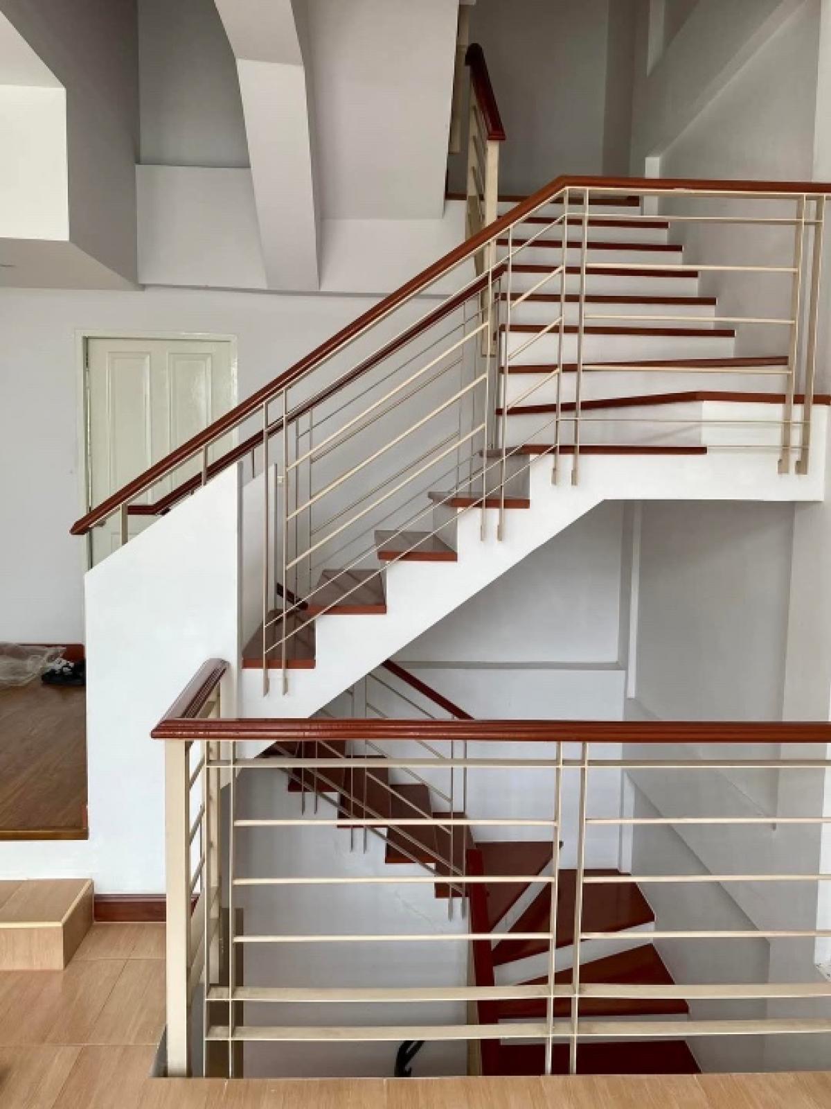 ขายทาวน์โฮมสมุทรปราการ สำโรง : 💥For Sale  ขายสวย หลังมุม บ้านกลางเมือง บริติช ทาวน์ ศรีนครินทร์ 200 M สถานีศรีลาซาล