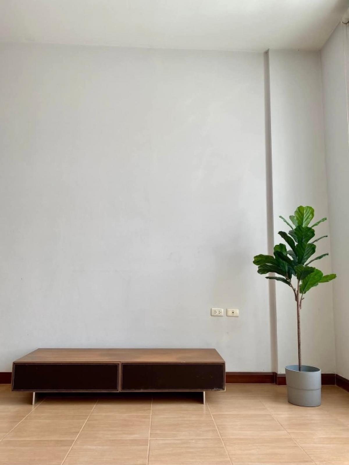 ขายทาวน์โฮมสมุทรปราการ สำโรง : 💥For Sale  ขายสวย หลังมุม บ้านกลางเมือง บริติช ทาวน์ ศรีนครินทร์ 200 M สถานีศรีลาซาล