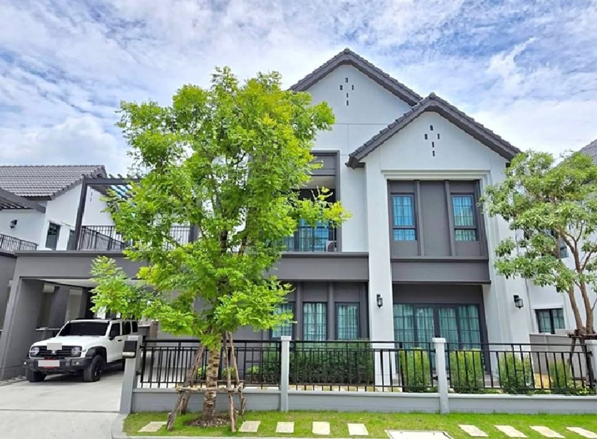 For RentHouseLadkrabang, Suwannaphum Airport : For Rent, 2-storey detached house for rent, Manthana On Nut Ring Road 3 project, near Mega Bangna, near On Nut, very beautiful house, good condition, fully furnished, 5 air conditioners, pets not allowed, suitable for living or Home Office, can register a