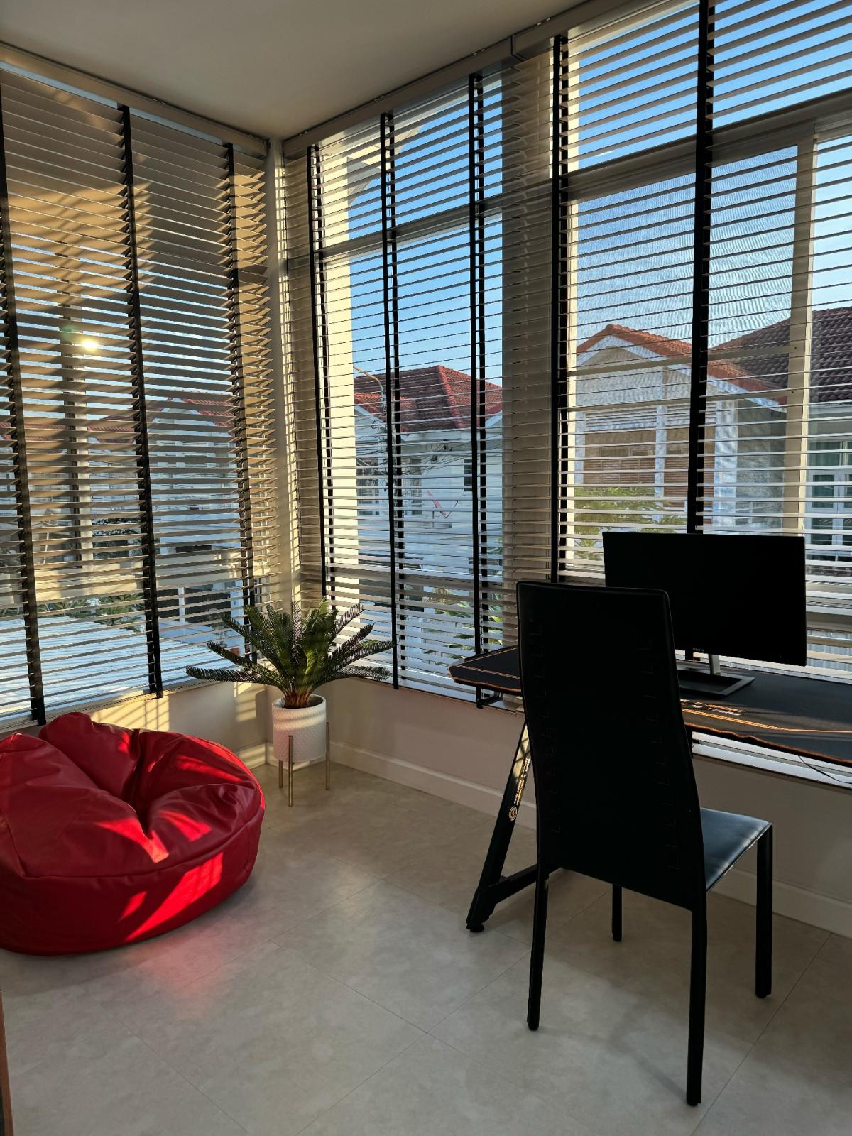 For SaleHouseChokchai 4, Ladprao 71, Ladprao 48, : House for sale, Lat Phrao 71, fully furnished, 9,800,000 (excluding transfer fee), 3 bedrooms, 3 bathrooms, 89 sq m.