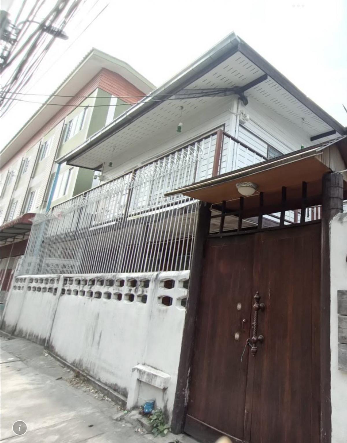 For SaleHousePinklao, Charansanitwong : 🥰Selling a single house, located near Siriraj Hospital and Fai Chai BTS station. Suitable for air bnb, hostel or residence.
