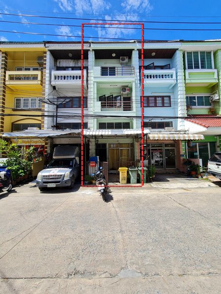 ขายอาคารพาณิชย์รัตนาธิเบศร์ สนามบินน้ำ พระนั่งเกล้า : ขาย อาคารพาณิชย์ไทรม้า-ท่าอิฐ  3.5 ชั้น ม.เพชรดา ไทรม้า-ท่าอิฐ พร้อมธุรกิจหอพัก ถนนท่าอิฐ-ไทรม้า อ.เมืองนนทบุรี นนทบุรี ราคาต่อรองได้**