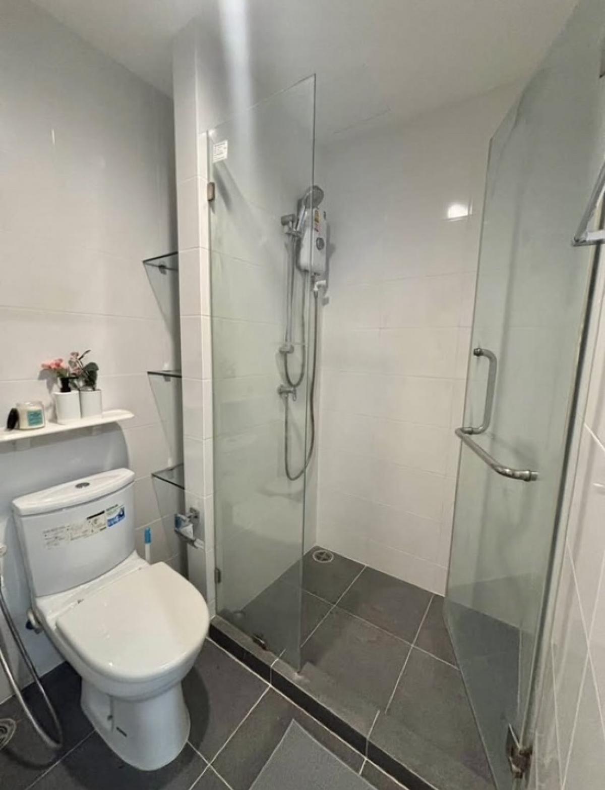 For RentCondoKasetsart, Ratchayothin : 🔴 Adjacent 🔴 / but there are other rooms Interested, please inquire. Rent a condo. Niche Mono Ratchavipha (Nich Mono Ratchawipha). The room is beautiful, close to Kasemrachuen Hospital / near Chatuchak.