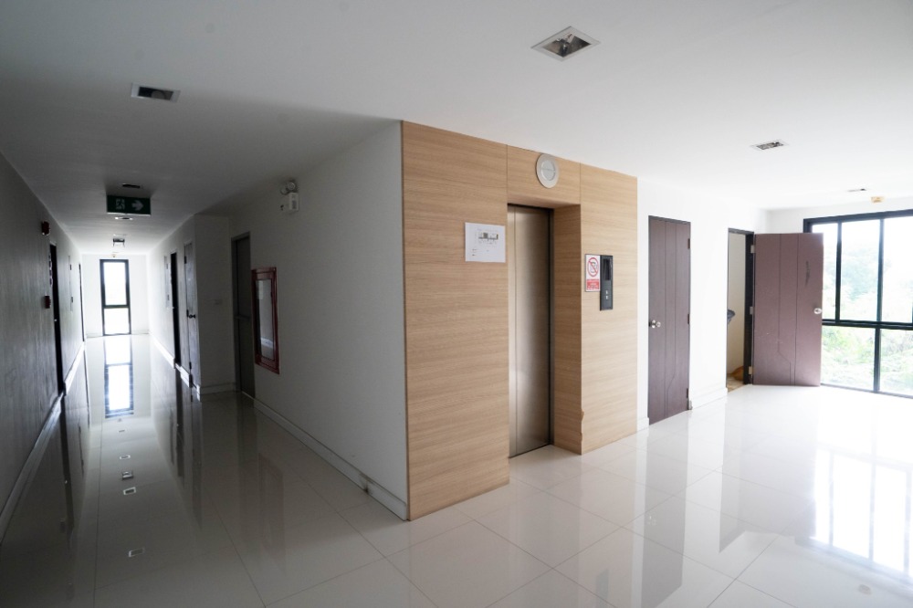 For SaleCondoSamut Prakan,Samrong : Condo for urgent sale, Abaconi Living ABAC Bangna, below appraisal price, suitable for investment, yield 7-8%, good location near the entrance to ABAC.