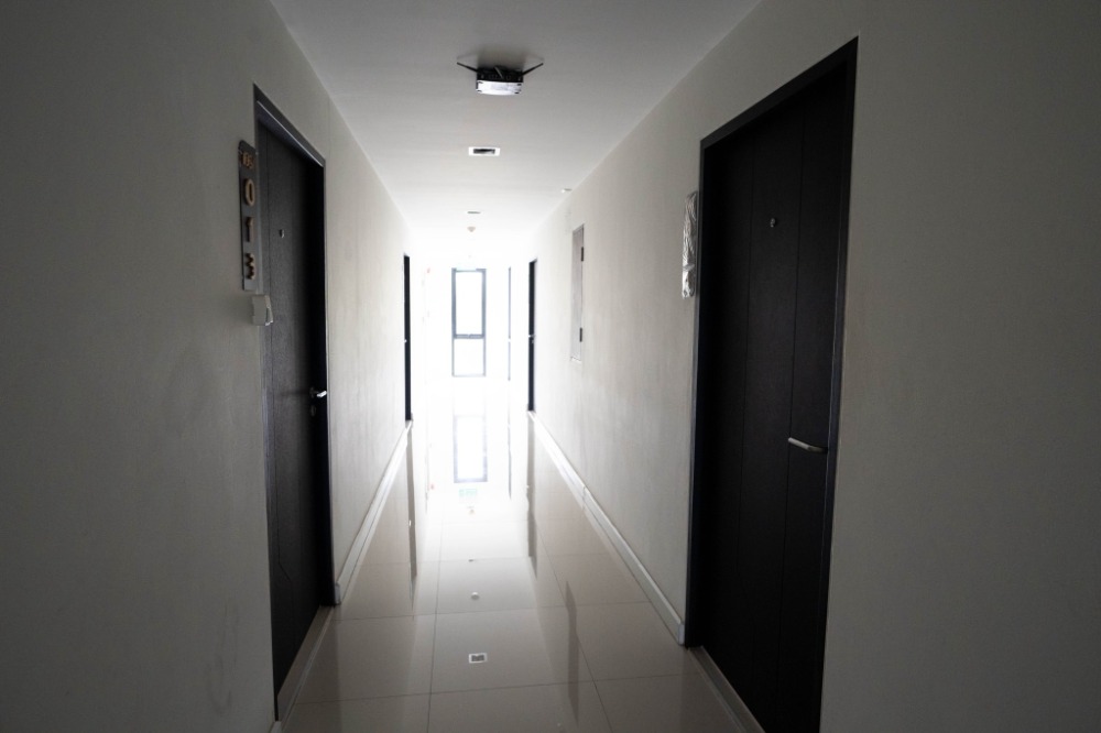 For SaleCondoSamut Prakan,Samrong : Condo for urgent sale, Abaconi Living ABAC Bangna, below appraisal price, suitable for investment, yield 7-8%, good location near the entrance to ABAC.