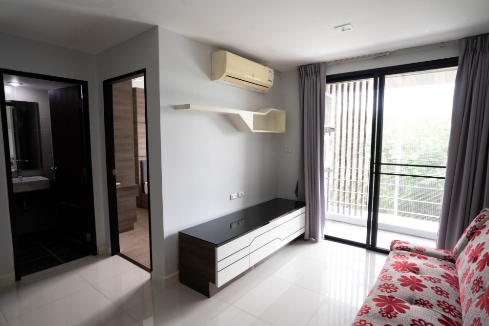 For SaleCondoSamut Prakan,Samrong : Condo for urgent sale, Abaconi Living ABAC Bangna, below appraisal price, suitable for investment, yield 7-8%, good location near the entrance to ABAC.