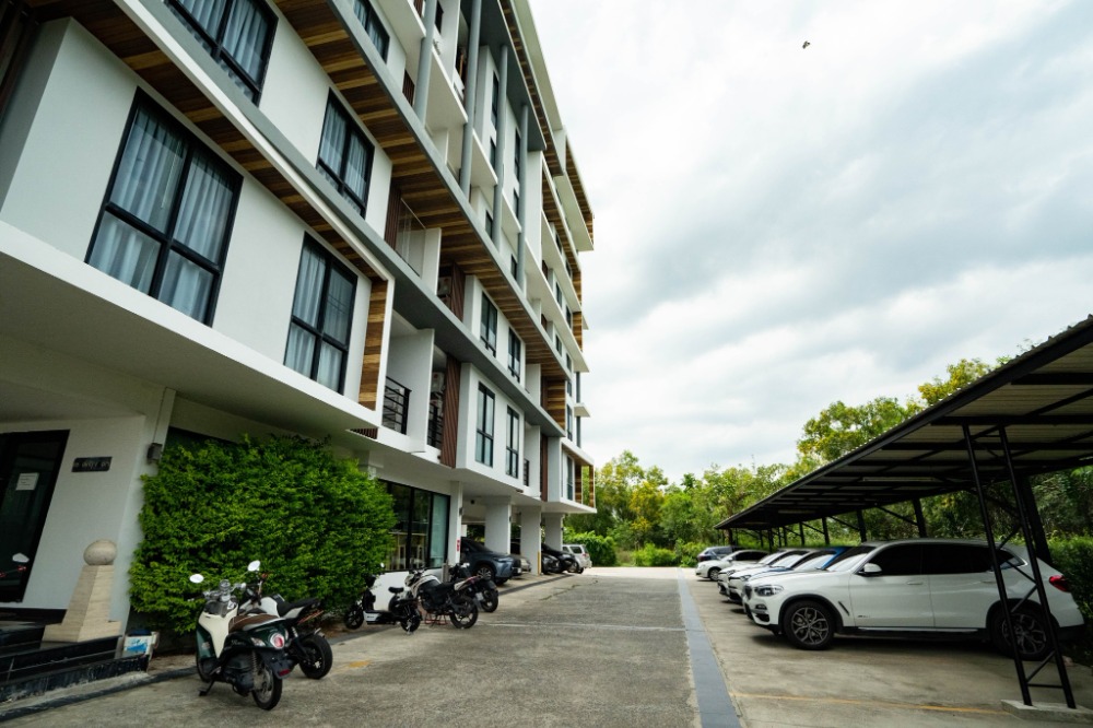 For SaleCondoSamut Prakan,Samrong : Condo for urgent sale, Abaconi Living ABAC Bangna, below appraisal price, suitable for investment, yield 7-8%, good location near the entrance to ABAC.