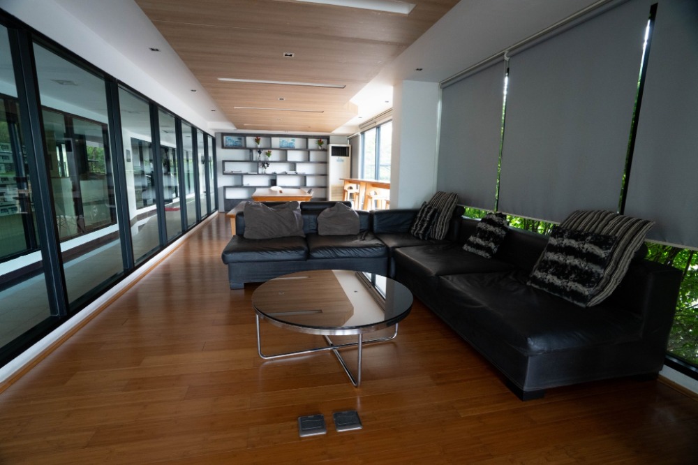 For SaleCondoSamut Prakan,Samrong : Condo for urgent sale, Abaconi Living ABAC Bangna, below appraisal price, suitable for investment, yield 7-8%, good location near the entrance to ABAC.