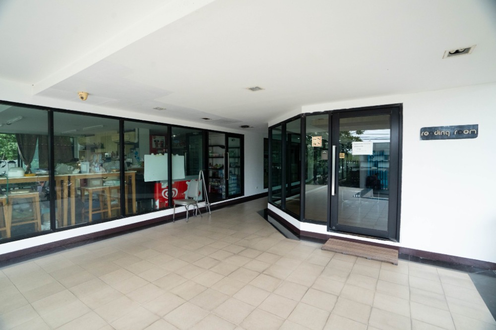 For SaleCondoSamut Prakan,Samrong : Condo for urgent sale, Abaconi Living ABAC Bangna, below appraisal price, suitable for investment, yield 7-8%, good location near the entrance to ABAC.