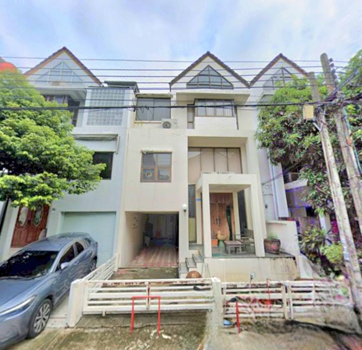 For SaleTownhomeRamkhamhaeng, Hua Mak : For sale: 3-storey townhouse, area 31 sq.w., Town in Town, Sriwara Rd., Plabpla, Wang Thonglang, Bangkok.