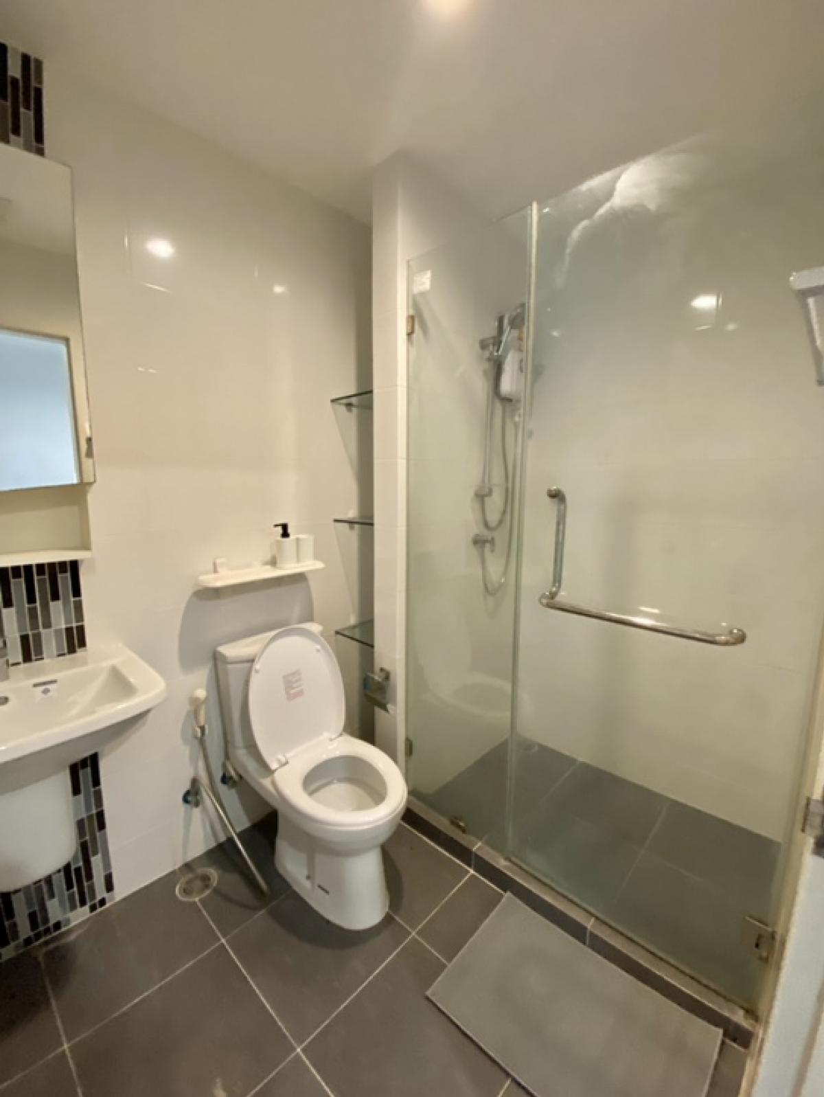 For RentCondoKasetsart, Ratchayothin : 🔴 Adjacent 🔴 / but there are other rooms Interested, please inquire. Rent a condo. Niche Mono Ratchavipha (Nich Mono Ratchawipha). The room is beautiful, close to Kasemrachuen Hospital / near Chatuchak.