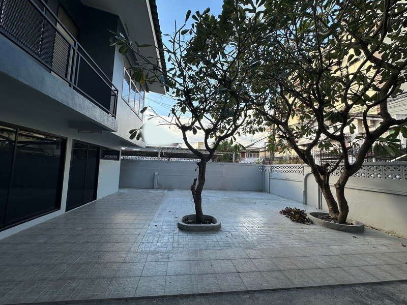 For RentHome OfficeRama9, Petchburi, RCA : Bangkok Home Office Yu Charoen MRT Phra Ram 9 BRE23607