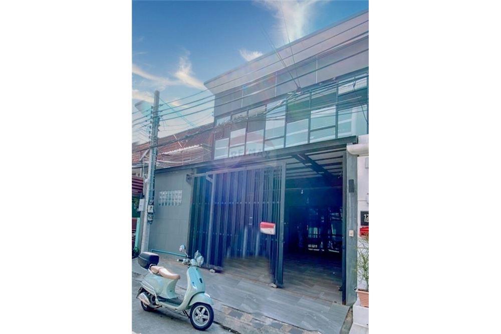 ให้เช่าอาคารพาณิชย์สุขุมวิท อโศก ทองหล่อ : **For Rent: Home Office in Sukhumvit (Asoke Area)**