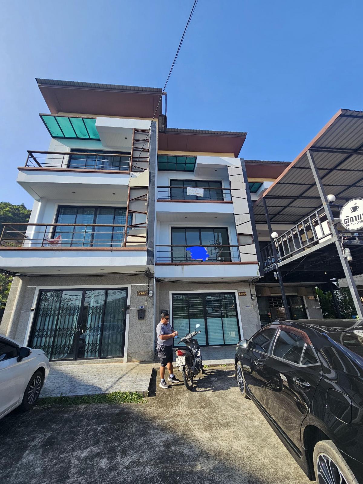 ขายบ้านหาดใหญ่ สงขลา : ขายทาวน์โฮม 3 ชั้น 4 ห้องนอน  5 ห้องน้ำ   มือ 1 ติดถนนปุณณกัณฑ์ อากาศดี ใกล้ มอ.หาดใหญ่ แหล่งธุรกิจต่างๆ  เดินทางสะดวก