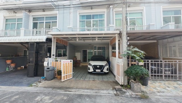 ขายทาวน์โฮมลาดกระบัง สุวรรณภูมิ : เดอะ เมทโทร พระราม9  ทาวน์เฮาส์ 3 ชั้น พร้อมอยู่ บ้านสวย ทำเลดี สังคมดี บรรยากาศร่มรื่น #ประเวศ #กรุงเทพกรีฑา #พระราม9 #เซ็นทรัลพระราม9