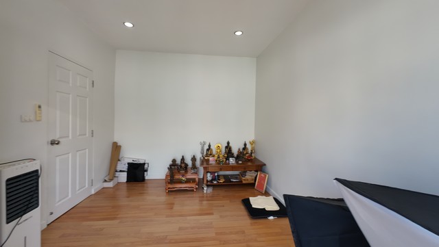 ขายทาวน์โฮมลาดกระบัง สุวรรณภูมิ : เดอะ เมทโทร พระราม9  ทาวน์เฮาส์ 3 ชั้น พร้อมอยู่ บ้านสวย ทำเลดี สังคมดี บรรยากาศร่มรื่น #ประเวศ #กรุงเทพกรีฑา #พระราม9 #เซ็นทรัลพระราม9