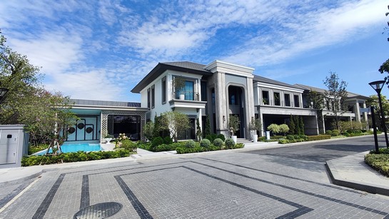 ขายบ้านลาดกระบัง สุวรรณภูมิ : Luxury House For Sale Grand Bangkok Boulevard State Bangna ถนนคู่ขนานมอเตอร์เวย์ แขวงดอกไม้ เขตประเวศ กรุงเทพมหานคร
