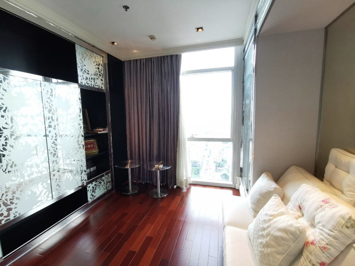 ให้เช่าคอนโดวิทยุ ชิดลม หลังสวน : Athenee Residence: 2bed 2bath+ maid 132.38sqm. 120,000/mth Am: 0849429988